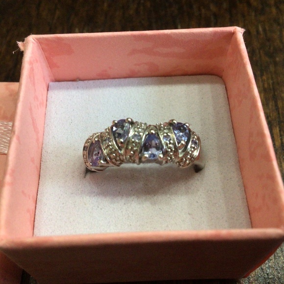 925 sterling silver ring with amethyst stones. Size 7 - Picture 2 of 7